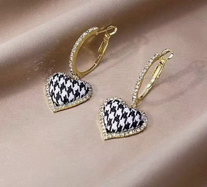 Houndstooth heart earrings